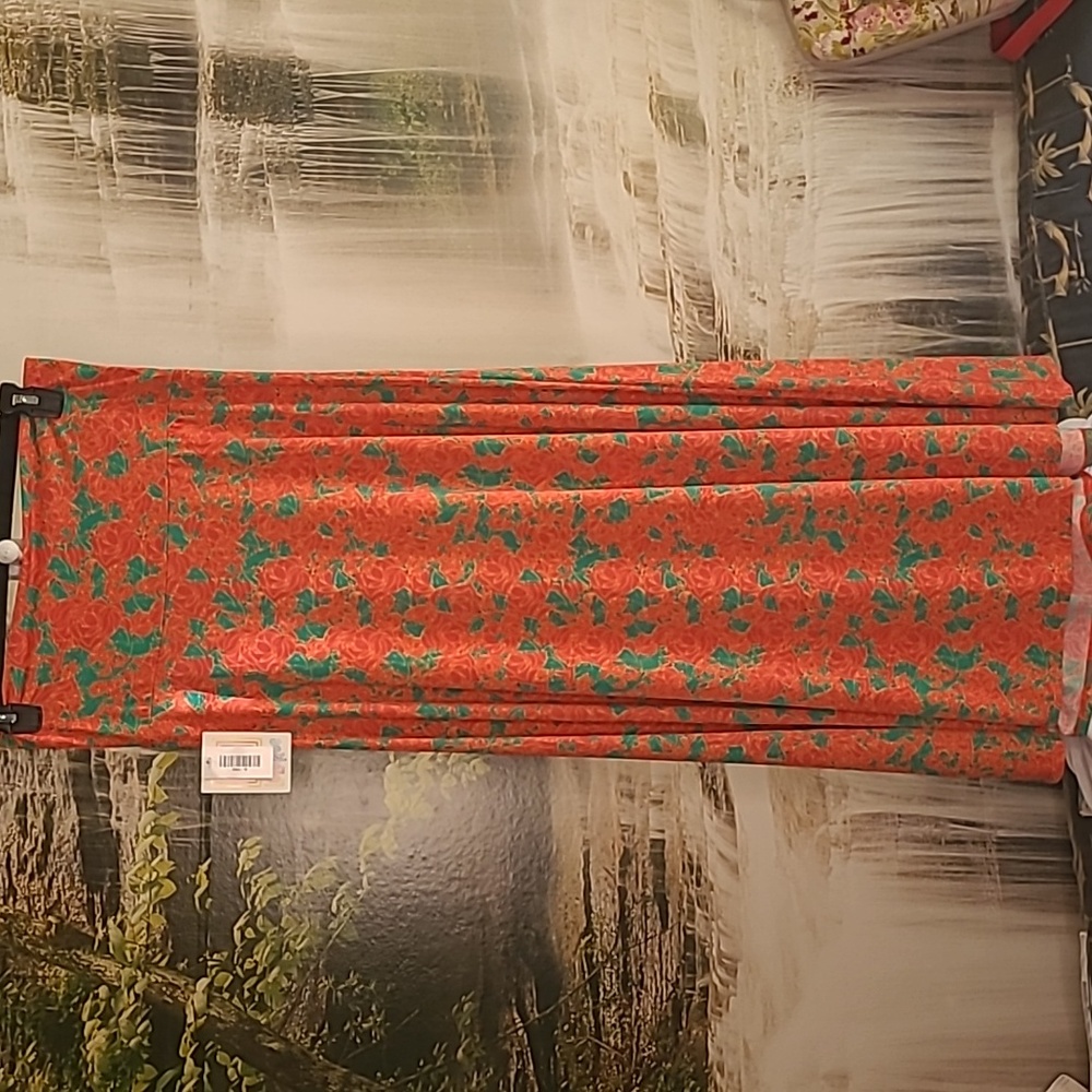 New with tags! LulaRoe Womens Medium stretchy colorful green red gold Maxi skirt